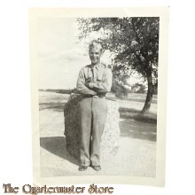 WW2 Photo US Army lieutenant with oversea's cap