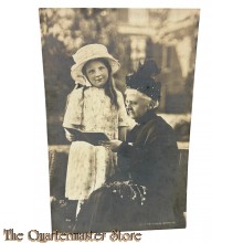 Ansicht Koningin Regentes Emma met kleindochter Juliana  