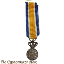 Miniatuur Eremedaille Orde van Oranje Nassau in brons W (militair)
