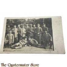 (Feld) Postkarte/Studiophoto 1914 13 Unteroffiziere  liegend und stehend