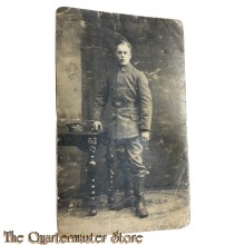 (Feld)postkarte 1918 Soldat im Atelier