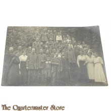 (Feld)postkarte 1915  Deutsche Soldaten mit Zivilisten