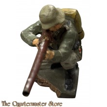 Wehrmacht Kniender Soldat schiessend LINEOL  (German knieling soldier shooting WW2)