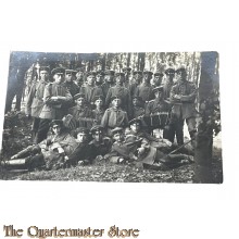 Postkarte/ Photo 1916 Deutsche Soldaten im Wald Musik machen 