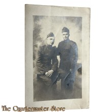 Postcard / Studio Photo US WW1 2 US Soldiers with oversea's cap