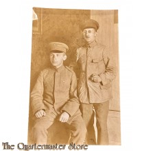 Postkarte/Studio photo 1914-18 2 Deutscher Soldaten im Werkanzug 