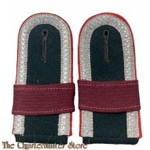 WH (Heeres) 'M36'- 'M40'  pattern NCO shoulderstraps for Artillerie-Truppen' (with red-coloured, regimental-indicator-'Laschen' )