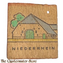 WHW-Abzeichen, Deutsche Bauernhäuser: Niederrhein, 3. Reichs-Straßensammlung vom November 1942, durchgeführt von SA, SS, NSKK und NSRKB
