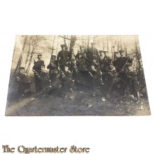 (Feld) Postkarte/Studiophoto 1915 Gruppe Deutsche Soldaten mit Waffen
