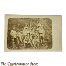 Postkarte/ Photo 1914 12 Deutsche Soldaten teils sitzend