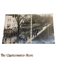 (Feld) Postkarte/Studiophoto 1914  Soldaten marchieren