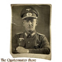 Photo 1942 WH Deutscher Soldat mit Schirmmutze 