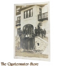 Postkarte/ Photo 1918 Deutsche Soldaten weisses Haus mit Treppe und Kinder