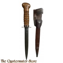 Stormdolk met schede (Dutch combat knife with leather scabbard)