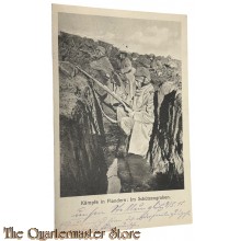 (Feld) Postkarte/Studiophoto 1916 Deutsche Soldaten Kämpfe in Flandern: Im Schützengraben.