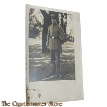 Postkarte/Photo 1915 Deutscher Soldat mit Schirmmutze und Seitengewehr 