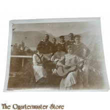 Postkarte/ Photo 1914 Deutsche Marine Soldaten mit Frauen und Gitarre