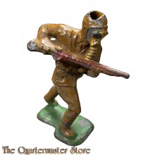WW1 Manoil Barclay Toy assaulting  soldier wearing gasmask and rifle