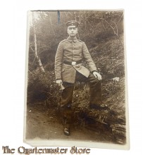 Studio Photo 1916  Deutscher Soldat mit Schirmmutze 