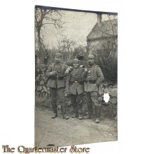 (Feld) Postkarte 1915 3 Deutsche Soldaten mit Pickelhauben an der Front 18. Inf Div Frankreich