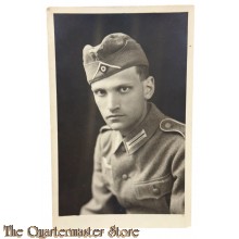 Photo Studioportret WH Soldat mit Feldmutze 
