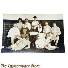 (Feld) Postkarte WK1 Deutsche Soldaten im Lazarett mit Schwestern 