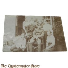 Photo 1916 Deutscher Soldat EK2 mit Familie