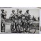Prent briefkaart mobilisatie 1940 Nederlandsche Wielrijders Muziekcorps, Eenigste ter wereld (klarinet)