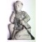 Porseleinen WW1 soldaat zittend 