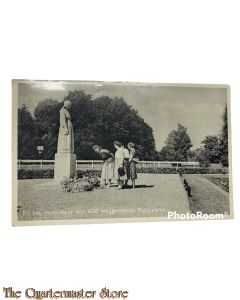 Prent briefkaart bij het monument der 600 weggevoerde Puttenaren