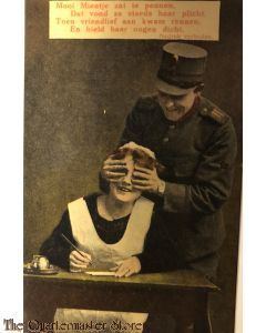 Ansicht mobilisatie 1914 Mooi Mientje zat te pennen. Dat vond ze steeds haar plicht. Toen vriendlief aan kwam rennen .En hield haar oogen dicht.
