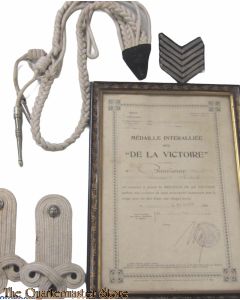 France - Oorkonde 1914-18 medaille met schouderstukken en fouragere (Award document 1914-18 medal with insignia)