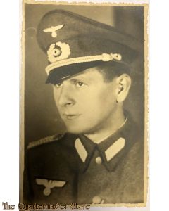 Studio portret WH soldier with Visorcap 