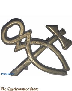 Trade badge WW2 for a smith, artificer,armourer,fitter, vehicle mechanic plus about 20 more allied trades (brass)