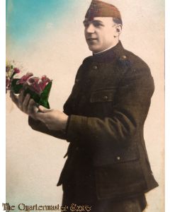 Prent briefkaart Belgische soldaat met bloemen