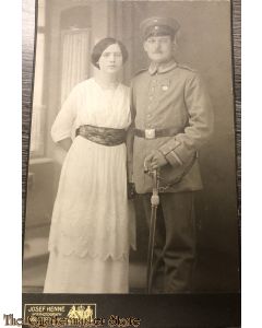 Studio portret soldaat met vrouw WK1 