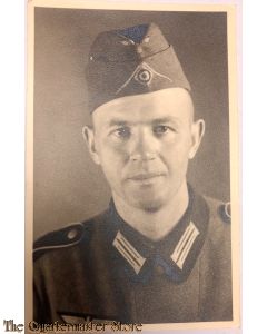 Studio portret soldier with wedge cap 