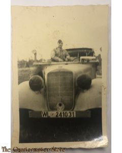 Photo Wehrmacht soldaat in militaire auto WW2