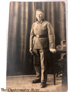 Studio portret german soldier mit Feldmutze WW2