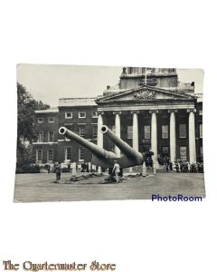 Postcard Imperial War Museum, 15-inch guns from the battleship Ramilles and Resolution 