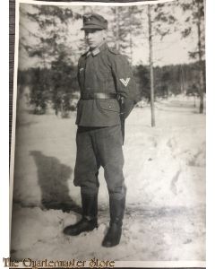 Large monochroom IDed photo Luftwaffe NCO 1943  Finland 