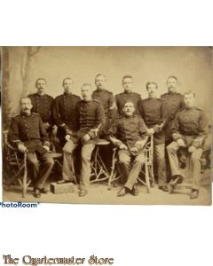 Grote Foto groep onder officieren in zwarte tenue 1895