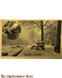Prent briefkaart 1940 Gelukkig Nieuwjaar Besneeuwde grachten soldaat voert paard hooi (links)