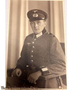 Studio portret soldier 12 Regt ausgeh dress with sidearm