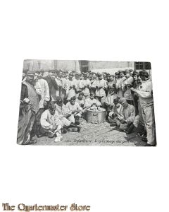 Postcard 1914-18  Infanterie L'epluchage des pommes
