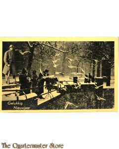 Prent briefkaart mobilisatie 1939 Gelukkig Nieuwjaar dames op een brug met soldaat op wacht