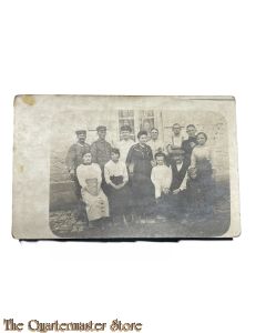 Studio photo 1914 3 Soldiers in uniform with family