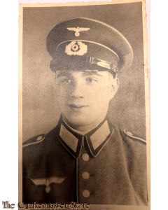 Studio portret soldier with visorcap