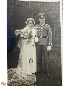 Postkarte/StudioPhoto 1938 Wehrmacht soldier with newly wed 