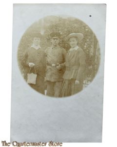 Photo 1915 Deutscher Soldat mit Familie 